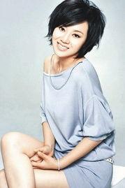 娱乐吃瓜妹闫妮是谁扮演的,揭秘幕后喜剧女王